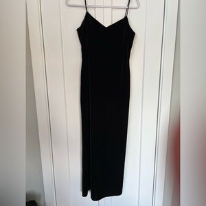 Velvety Black midi dress - Niki petites ‘vintage’ - size 8